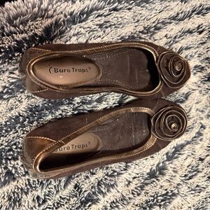 BareTraps Women's Dark Brown Floral Flats